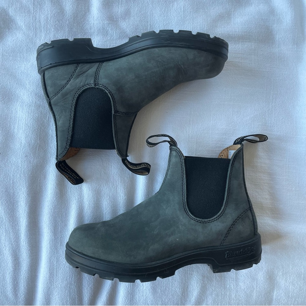 Blundstone Women’s Chelsea boots in Rustic Black